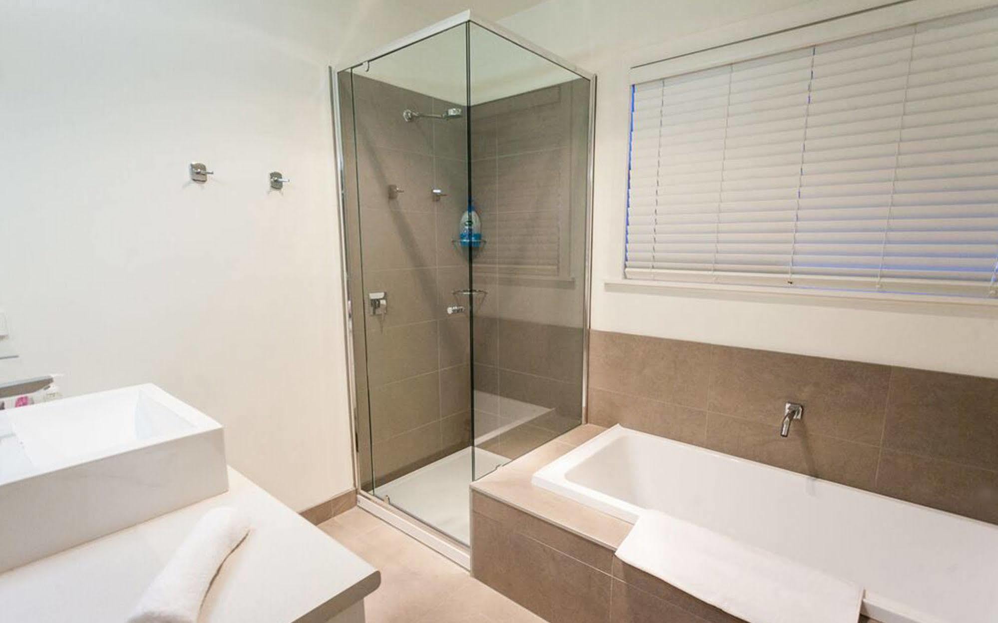 Point Lonsdale Holiday Apartments (Adults Only) Куинсклиф Экстерьер фото