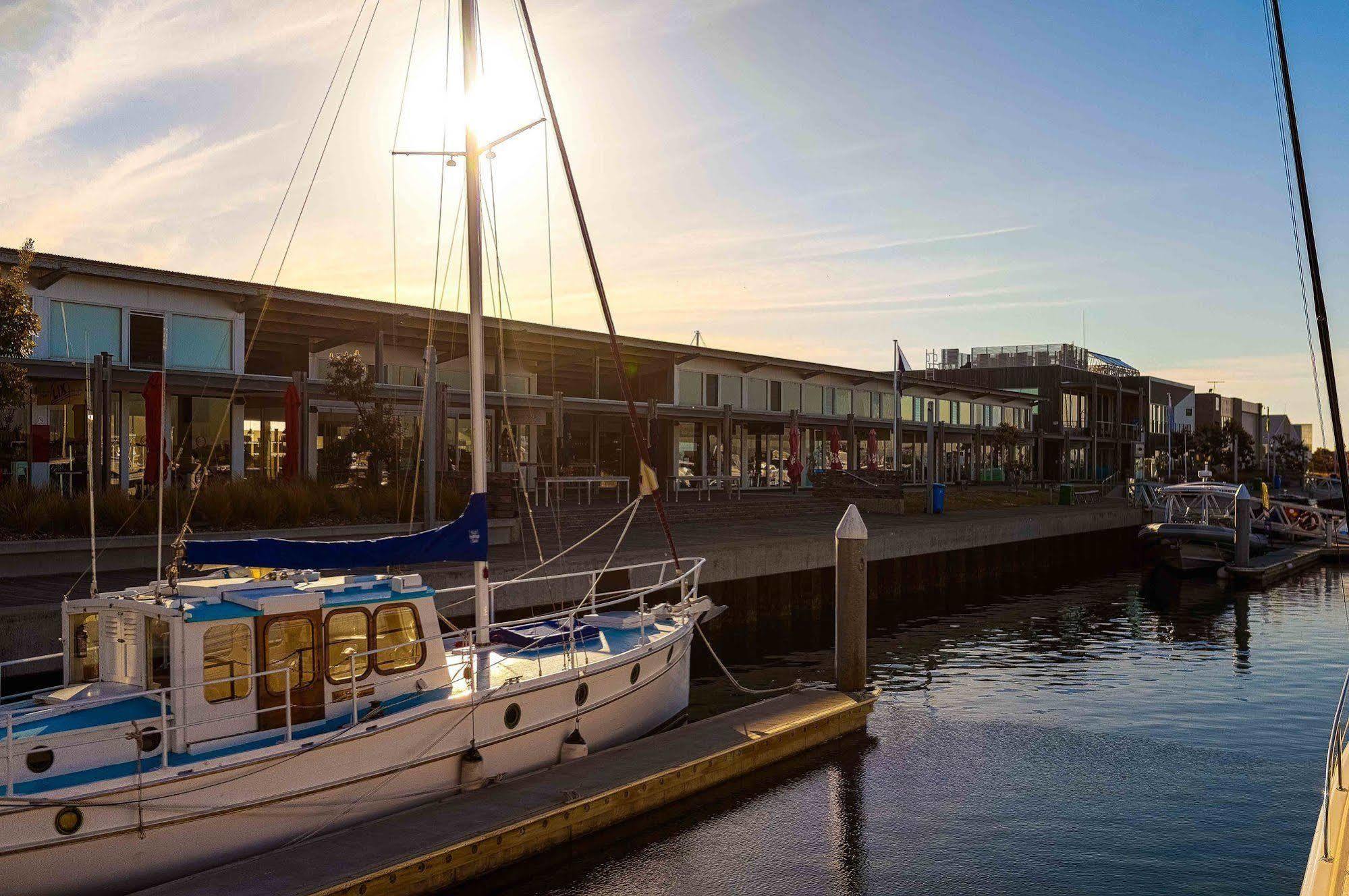 Point Lonsdale Holiday Apartments (Adults Only) Куинсклиф Экстерьер фото