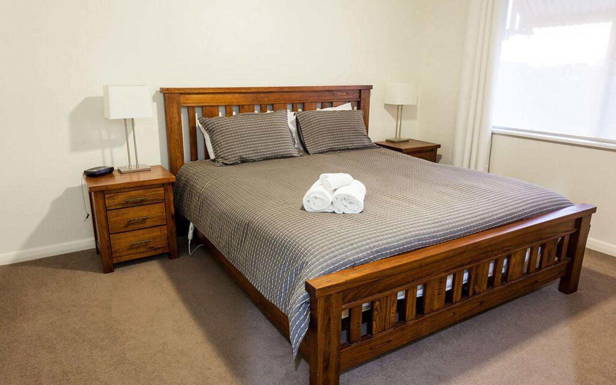 Point Lonsdale Holiday Apartments (Adults Only) Куинсклиф Экстерьер фото