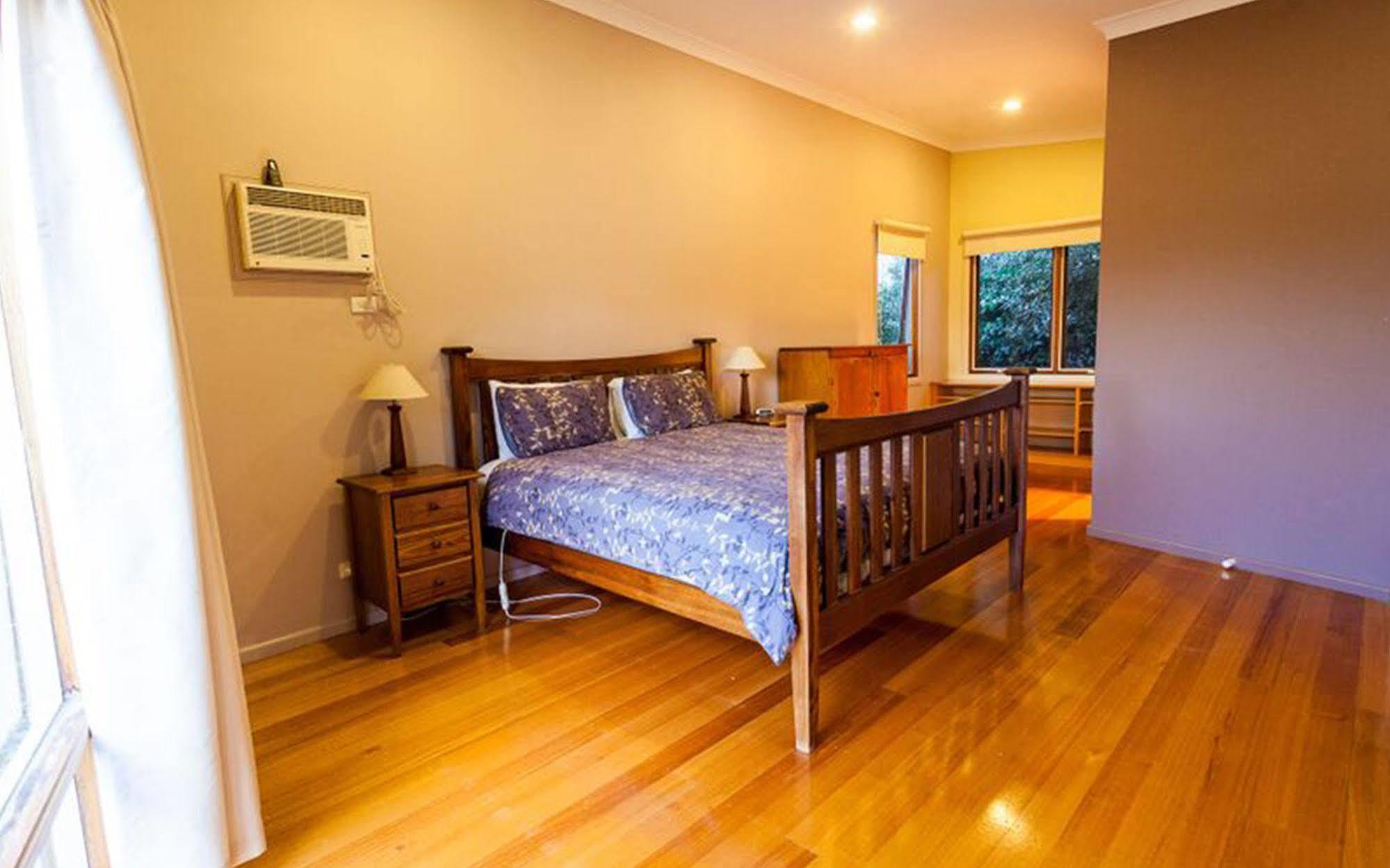 Point Lonsdale Holiday Apartments (Adults Only) Куинсклиф Экстерьер фото