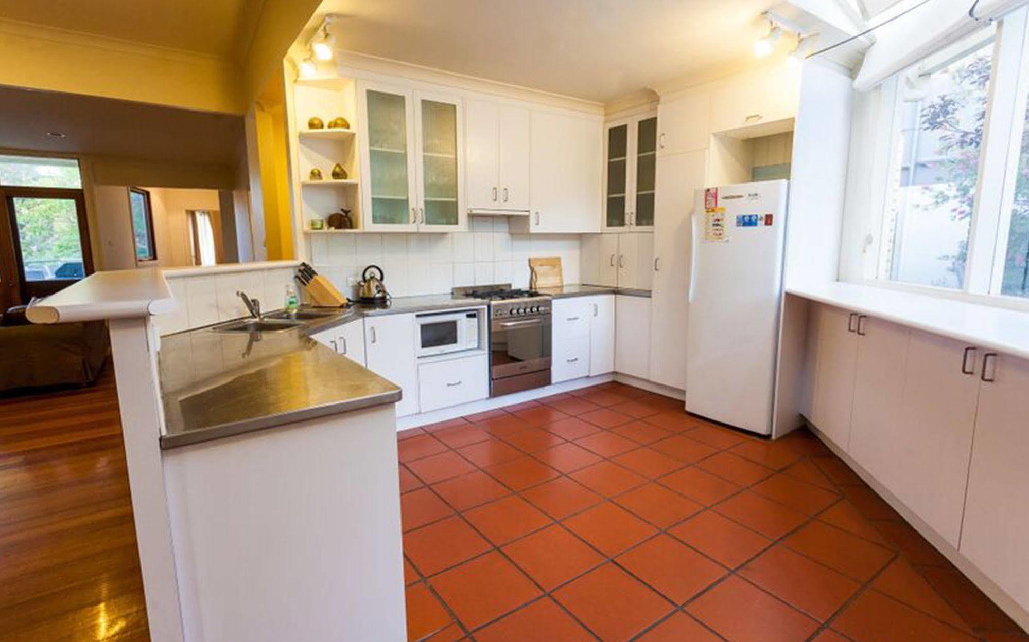 Point Lonsdale Holiday Apartments (Adults Only) Куинсклиф Экстерьер фото