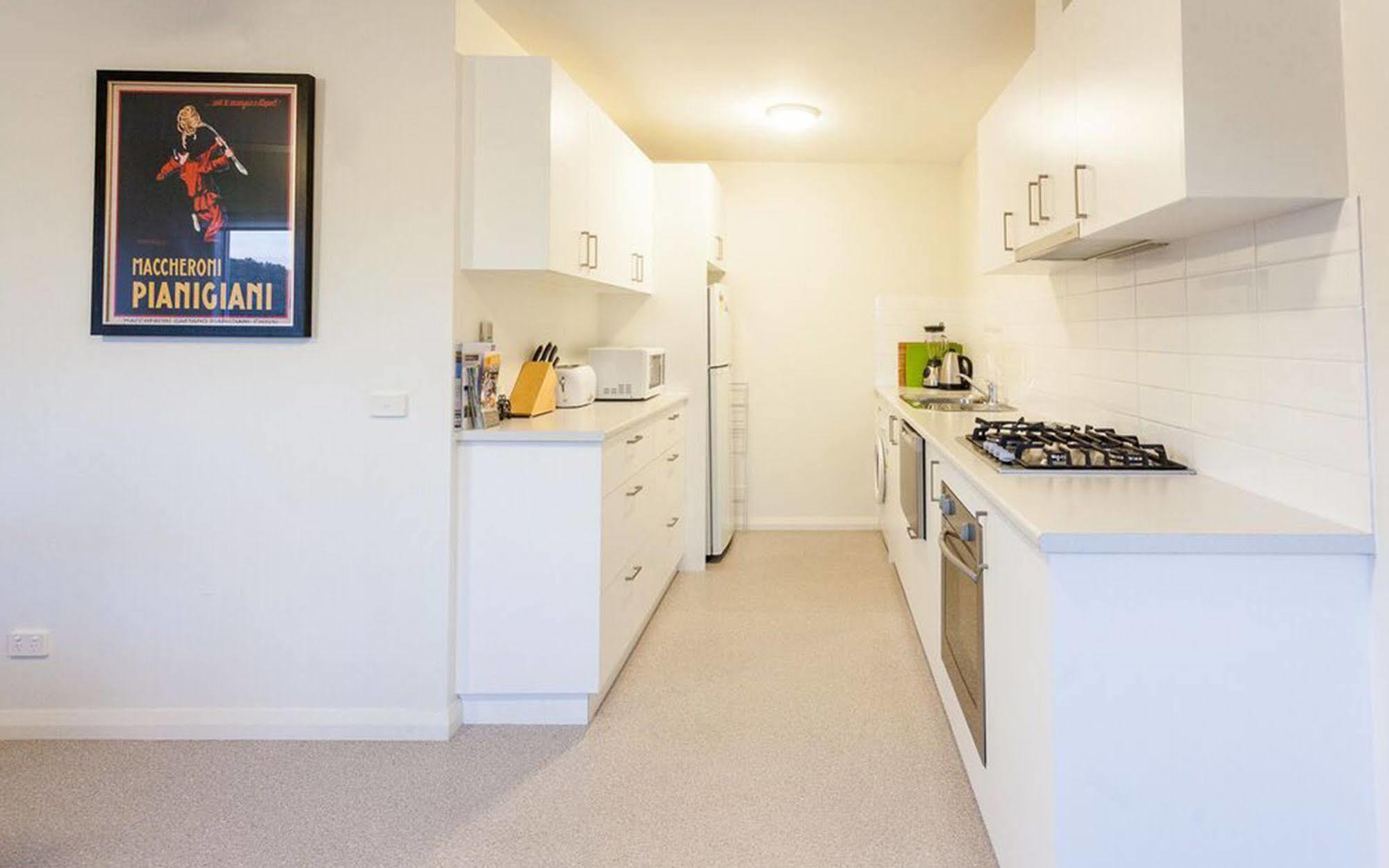 Point Lonsdale Holiday Apartments (Adults Only) Куинсклиф Экстерьер фото