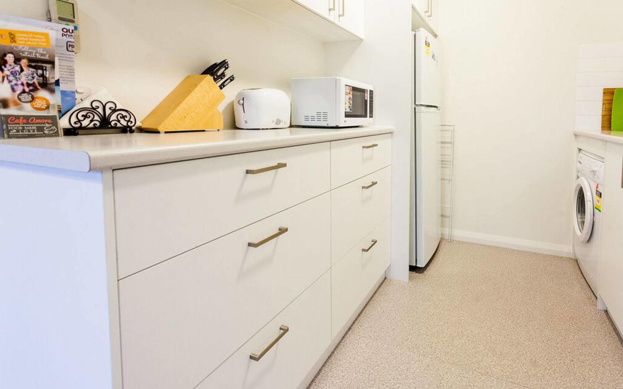 Point Lonsdale Holiday Apartments (Adults Only) Куинсклиф Экстерьер фото